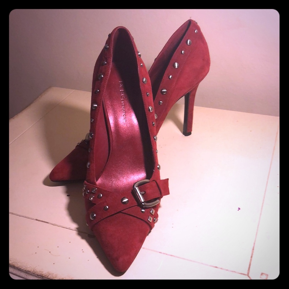 Red pumps